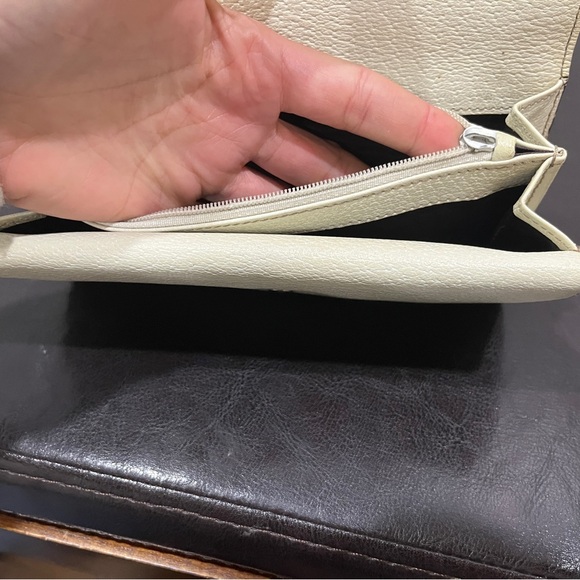 Authentic Gucci Wallet - Picture 6 of 9